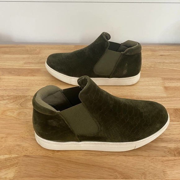 Coconuts by Matisse Harlan Slip On Sneakers in Dark Olive, Size 7.5 - Picture 6 of 11